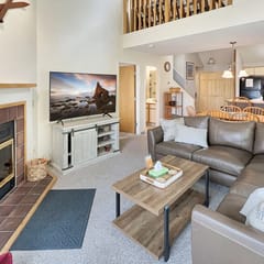 Woods Resort Village 10 Cozy Killington Escape –1BR + Loft, Fireplace, Pool & Hot Tub Access