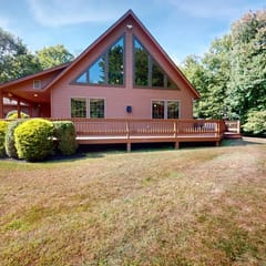 Beechwood Home - 4 Bedrooms and 3 Baths, sleeps 10