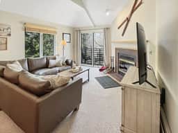 Woods  Resort Village 10 Cozy Killington Escape –1BR + Loft, Fireplace, Pool & Hot Tub Access