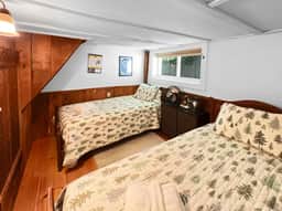 Pond View Cabin-Rustic 2 Bedroom-Sleeps 4