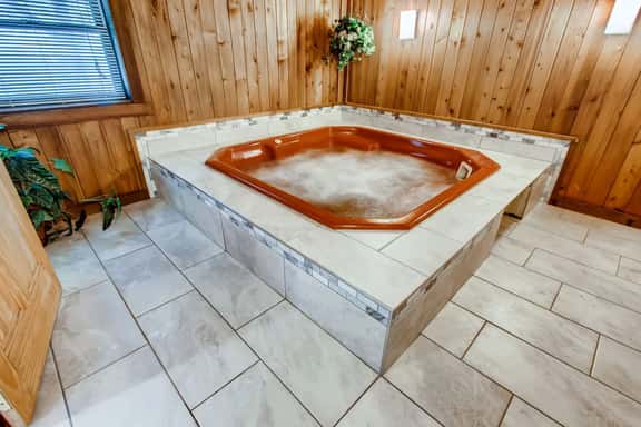 Sweet Life - Vermont Chalet - 6 person Indoor Hot Tub - 15 min to Killington - Image 1