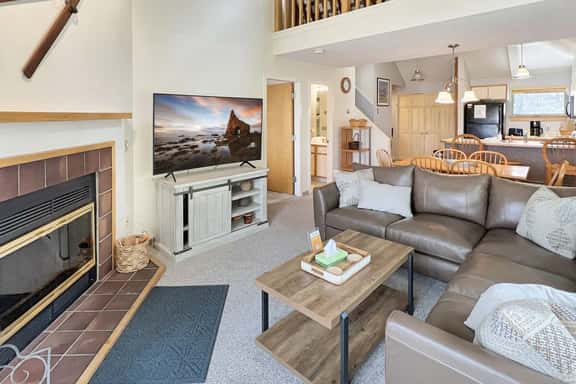 Woods Resort Village 10 Cozy Killington Escape –1BR + Loft, Fireplace, Pool & Hot Tub Access - Image 1