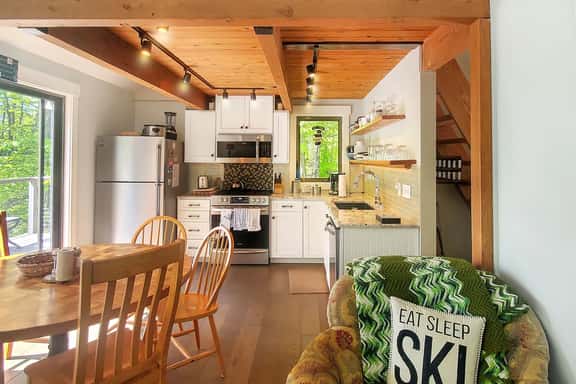Great Escape Ski Lodge: Your Ultimate Trailside Getaway Awaits! - Image 1