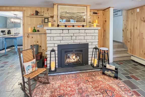 The Rosewood – Vermont Lake Cottage Near Crystal Beach & Killington Skiing - Image 1
