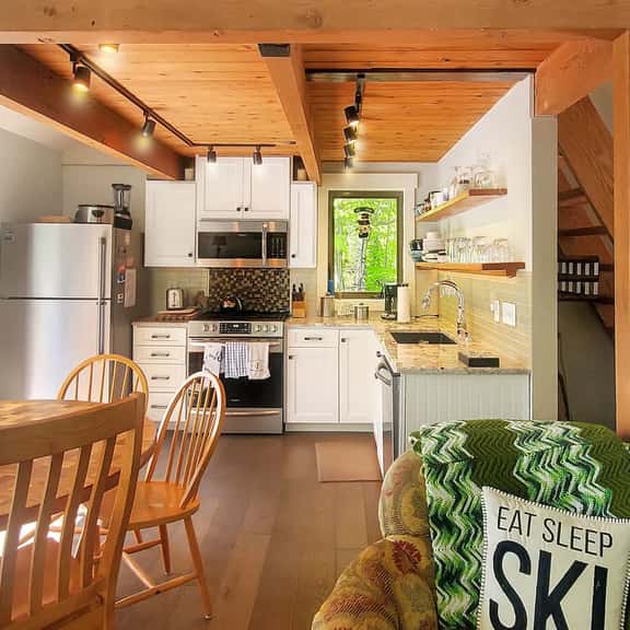 Great Escape Ski Lodge: Your Ultimate Trailside Getaway Awaits! - Image 1