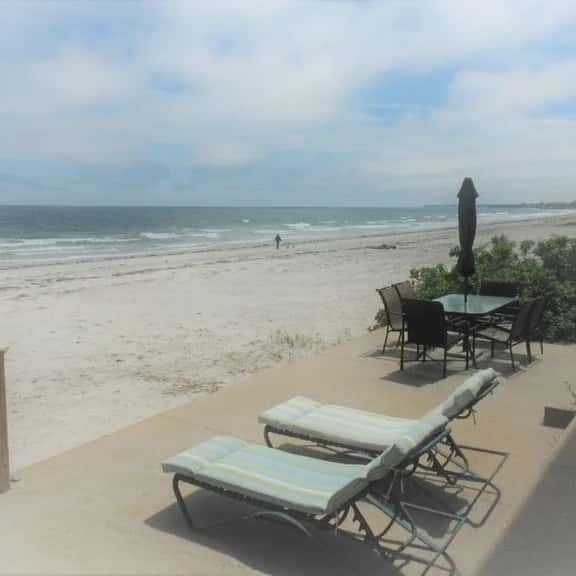 Sea Breeze - W007 Wonderful Beachfront Oceanfront property for the whole family - Image 1
