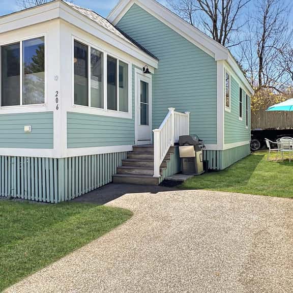 Seaglass Village 206 - Moody Bee - Image 1