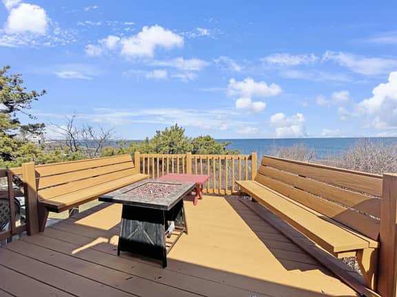Seacoast Sanctuary - Warm and inviting cottage with uninterrupted oceanfront