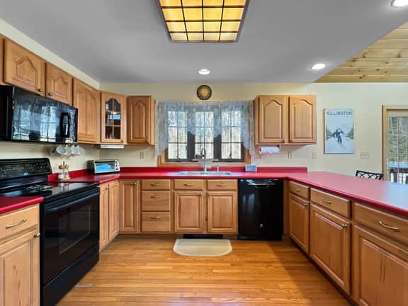 Beechwood Home - 4 Bedrooms and 3 Baths, sleeps 10