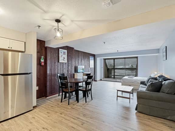 Mt Green 3-F04 | Studio Condo