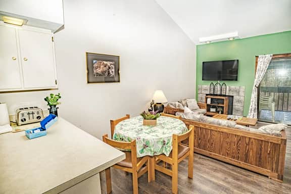 Gateway Condo Unit 25 - 12 to 15 minute drive to Killington Mountain