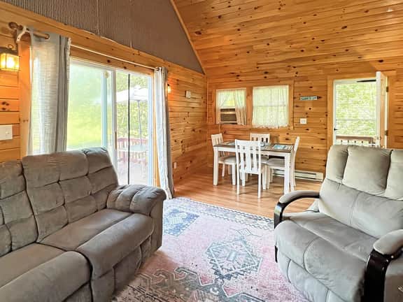 Beach Daze - Charming 2-Bedroom Cottage in York, Southern Maine Coast