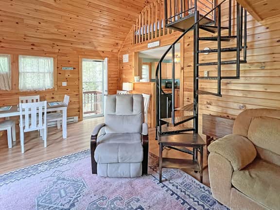 Beach Daze - Charming 2-Bedroom Cottage in York, Southern Maine Coast