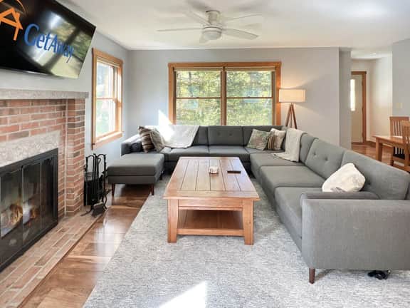Hidden Kingdom | Near Echo Lake, Private Retreat w/ Outdoor Space - Image 5