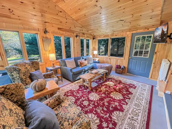 The Rosewood – Vermont Lake Cottage Near Crystal Beach & Killington Skiing