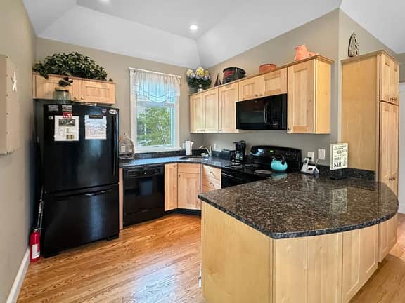Seaglass Village Unit 182: 2BR in Wells, featuring a King bed and bunk beds for 4 guests.