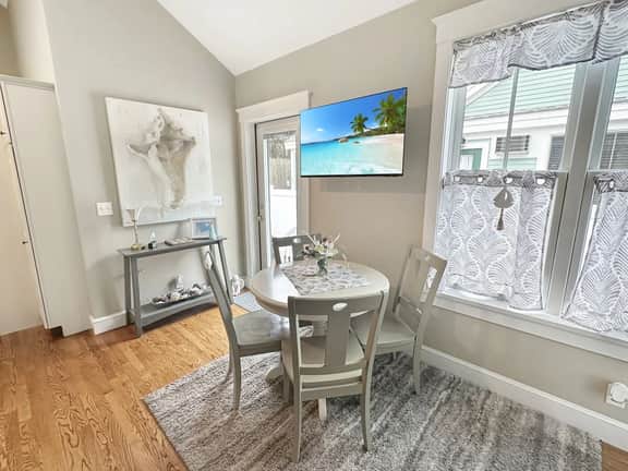 Seaglass Village 217 - Barefoot Escape: Cozy 2-bedroom condo in Wells, Maine.
