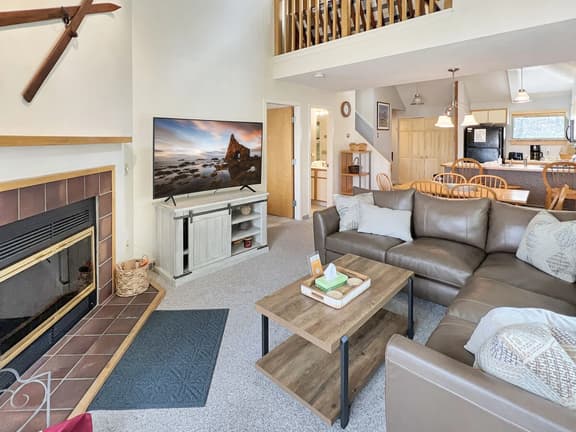 Woods  Resort Village 10 Cozy Killington Escape –1BR + Loft, Fireplace, Pool & Hot Tub Access