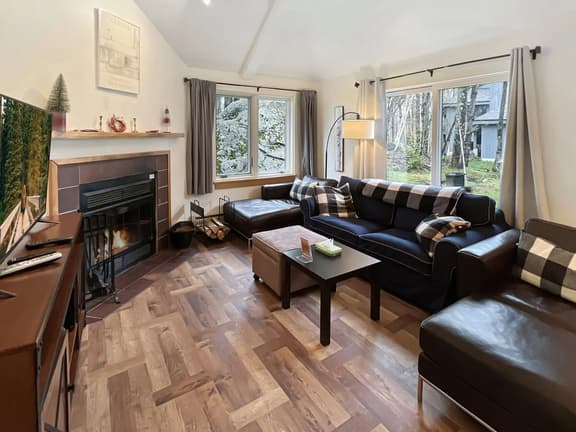 Village 43 | Spacious End Unit with Loft, Fireplace & Resort Amenities
