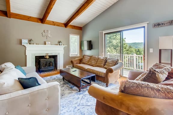 Silver Spring Chalet – Spacious 4BR Retreat in Killington Region, Pittsfield, VT, Sleeps 11