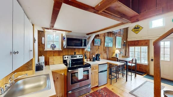 Pond View Cabin-Rustic 2 Bedroom-Sleeps 4