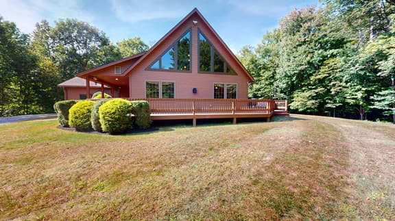Beechwood Home - 4 Bedrooms and 3 Baths, sleeps 10
