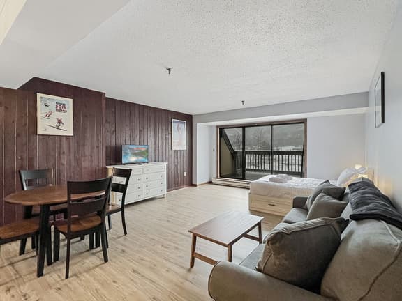 Mt Green 3-F04 | Studio Condo