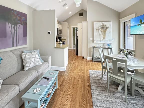 Seaglass Village 217 - Barefoot Escape: Cozy 2-bedroom condo in Wells, Maine.