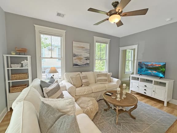 Seaglass Village 139 - Driftwood Cottage: Bright & Breezy Seaglass Retreat